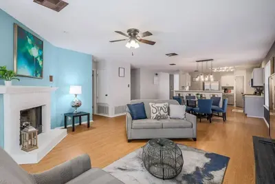 Image de Leisurely Leander Home Perfect For Large Families!