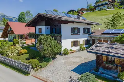 Image de Chalet avec jardin près d'une station de ski