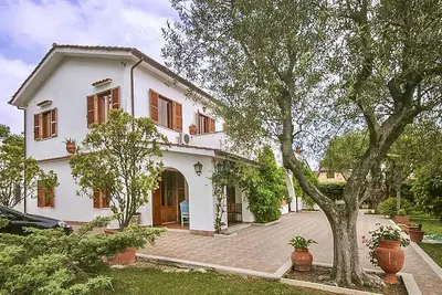 Image de Magnifique maison Ă Ardea avec WiFi