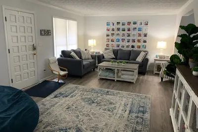 Image de Beach access, Firepits, Paddleboards, 3 miles to Lakepointe