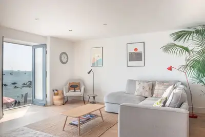 Image de Luxury beachfront maisonette with parking sleeps 6