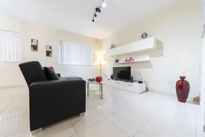 Image de Modern 2 Bedroom Apartment 2 minutes to Seafront