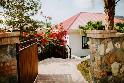 Image de Oceanfront at Hurricane Hole