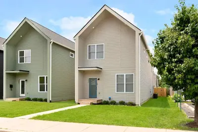 Image de Stylish Oasis: 4br, Hot Tub, Near Downtown