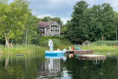 Image de Lux 6 Bdr/4 Wr waterfront home for 14-private bay on exclusive lake 90 mins away