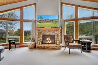 Image de Redroof Ellicottville Chalet, Sauna, 8' ft hot tub and the best views!
