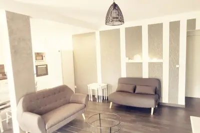 Image de 3-room apartment of 80 m2 in a villa with 70 m2 of terrace / garden + jacuzzi