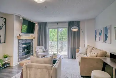 Image de Cozy 2 Br King/Queen Beds Unit Sleep 6 Ppl w/Gym/Ug Pkg Perfect for Wfh and Vac