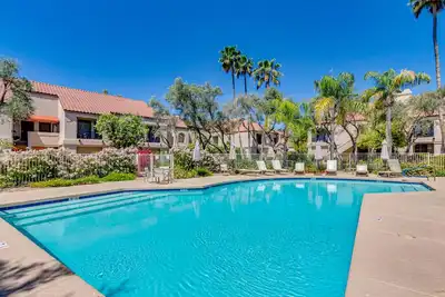Image de 7 Tennis Courts, 5 Community Pools with 4 of them Heated and 6 Community Spas!