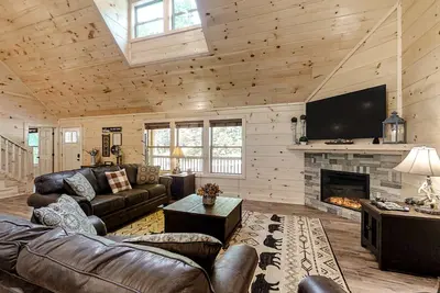Image de Dog-Friendly Cabin w/Hot Tub, Deck, & Shared Pool + Free Attraction Tickets