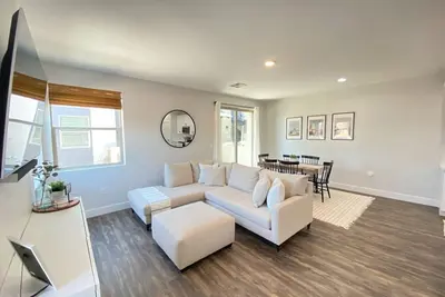 Image de Brand New! Charming Townhome in Mesa