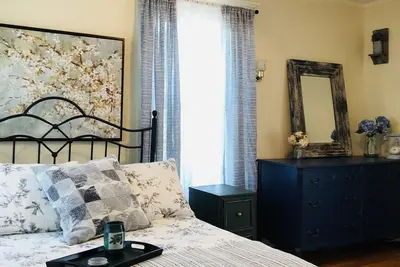 Image de 💋Kissing Downtown - Parking Spot! Sleeps 5🖐Free Wine🍷