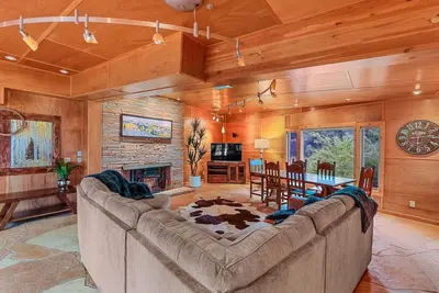 Image de Historic Ranch House, A/C, on forest acres, in town