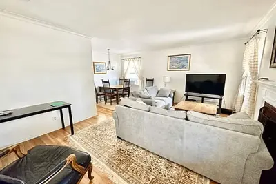 Image de Cozy Cottage in  Redondo Beach by the Riviera Village shops and restaurants.