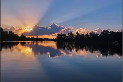 Image de Beautiful cottage on Crooked Lake! Sleeps 9 comfortably.
