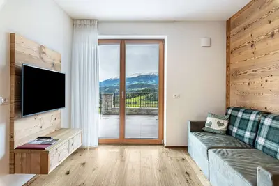 Image de Appartement \"Stefansdorf Wohnung 1\" avec vue sur montagne, terrasse et balcon
