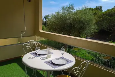 Image de Studio rénové et climatisé - 5min à pied de la mer