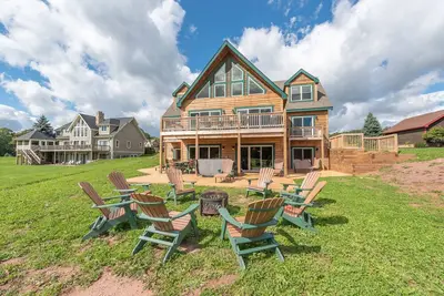 Image de Lakefront Lodge w/ Hot Tubs, Games & More