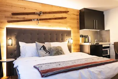 Wunderstay Alpine 403 Centric Studio Balcony & View