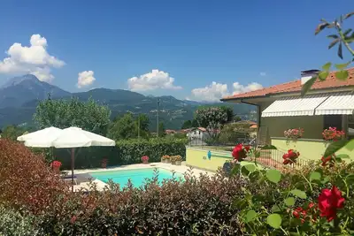 Image de Casa Patrizia, piscine privée, à distance de marche des restaurants de Barga!