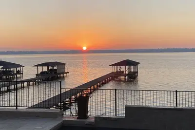 Image de Lakefront Property -Small Gatherings