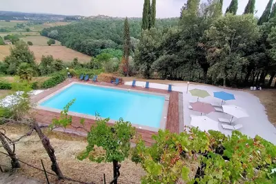 Image de The olive house is located in the grounds of the historic Villa Meleto estate