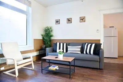 Image de Large 1-Bdrm Condo, Downtown, Parking, 4k Smart Tv, WiFi