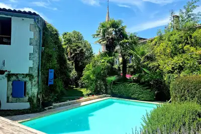 Image de A pretty cottage with pool and lovely garden in a village close to sea.