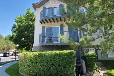 Image de Temple view with a pool
