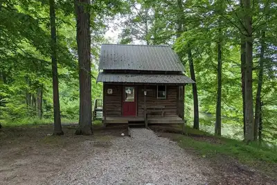 Image de \"Scruggs\" Deluxe Camping Cabin #7 | Pet Friendly