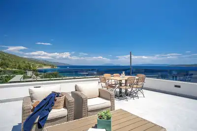 Image de Exclusive 3-bedroom Seafront Suite with jacuzzi