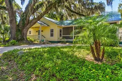 Image de Charming 2br Uptown Cottage - Artsy & Vibrant!