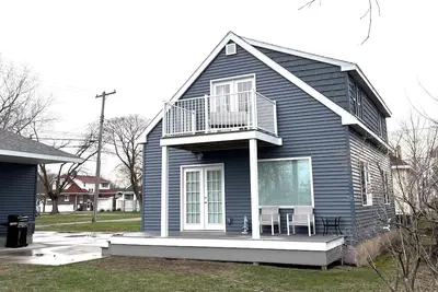 Image de Charming Full Home in Downtown Escanaba – Walk to Beach, Park, and Marina!