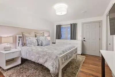 Image de Bright, Renovated, In the Heart of Aspen Walkable