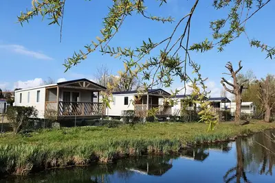 Image de Mobil Home Premium 25m2 - 2 Schlafzimmer + überdachte Terrasse + Tv + Geschirrspüler 4 Personen