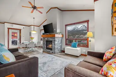 Image de Penthouse Corner Unit with stunning Mountain View’s