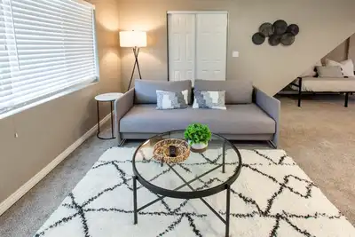 Image de New Renovated Guest Suite | 30 min to Dia & Den
