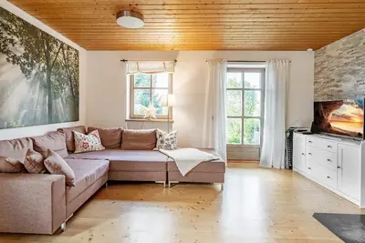 Image de Newly renovated semi-detached house (80 sqm) with terrace and small garden