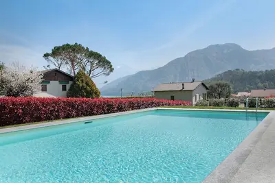Image de Appartement Zerboni C2 avec vue sur les montagnes, Wifi, piscine, jardin, et terrasse.