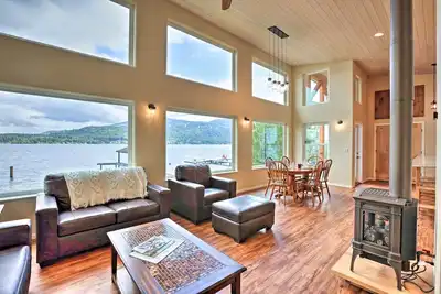 Image de Lake Whatcom House w/ Private Hot Tub + Dock