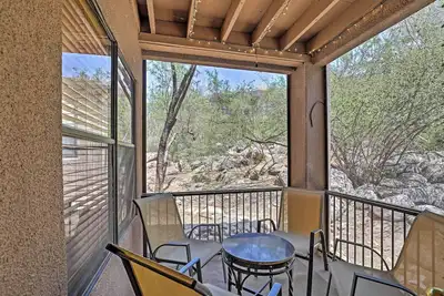 Image de Tucson Desert Retreat w/ Pool + Hot Tub Access!