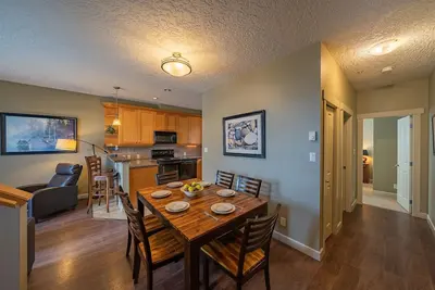 Spacious 2 Bedroom Townhome, Sooke