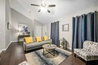 Image de Lots of Hot Spots & Activities Near This Townhome