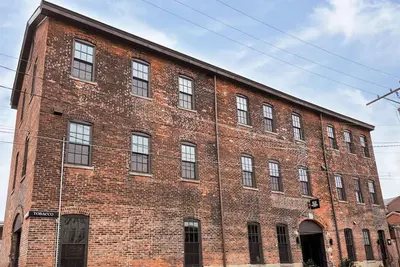 Image de Pickle Factory Hotel—8br Full Hotel w/Free Parking