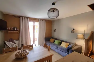 Image de 200m des commerces, 2ème étage, vue montagne, piscine, balcon, parking, télévision, casier à ski