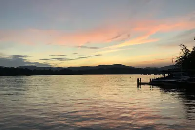 Image de Waterfront 5 Br Home with Dock Slip