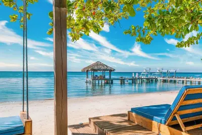 Image de Blue Roatan Island Villa Retreat West Bay sleeps 6 behind Ibagari Boutique Hotel