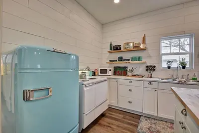 Image de Tiny Cottage, Big Dreams! *Hot Tub* Downtown Indy!