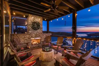 Image de Amazing Lake Views! Luxury Private Hot Tub-Indoor Pool-Pets -Sdc 1 Mile-Sleep 23 | Vintage Canoe