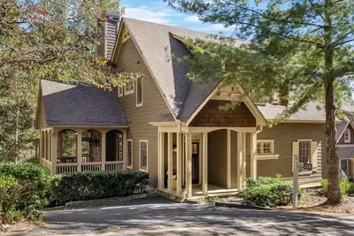 Image de Big Canoe Home close to everything! Light-filled and spacious.
